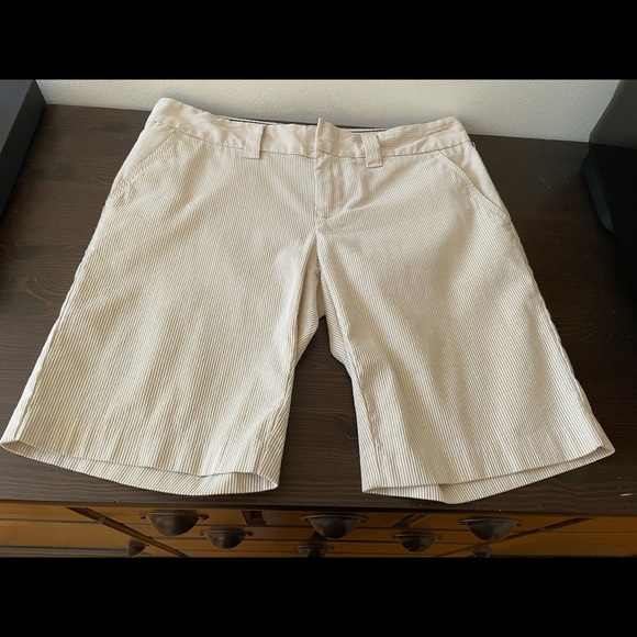 Tommy Hilfiger women’s striped white gray Normcore Bermuda shorts, size 4 spring - Picture 1 of 10